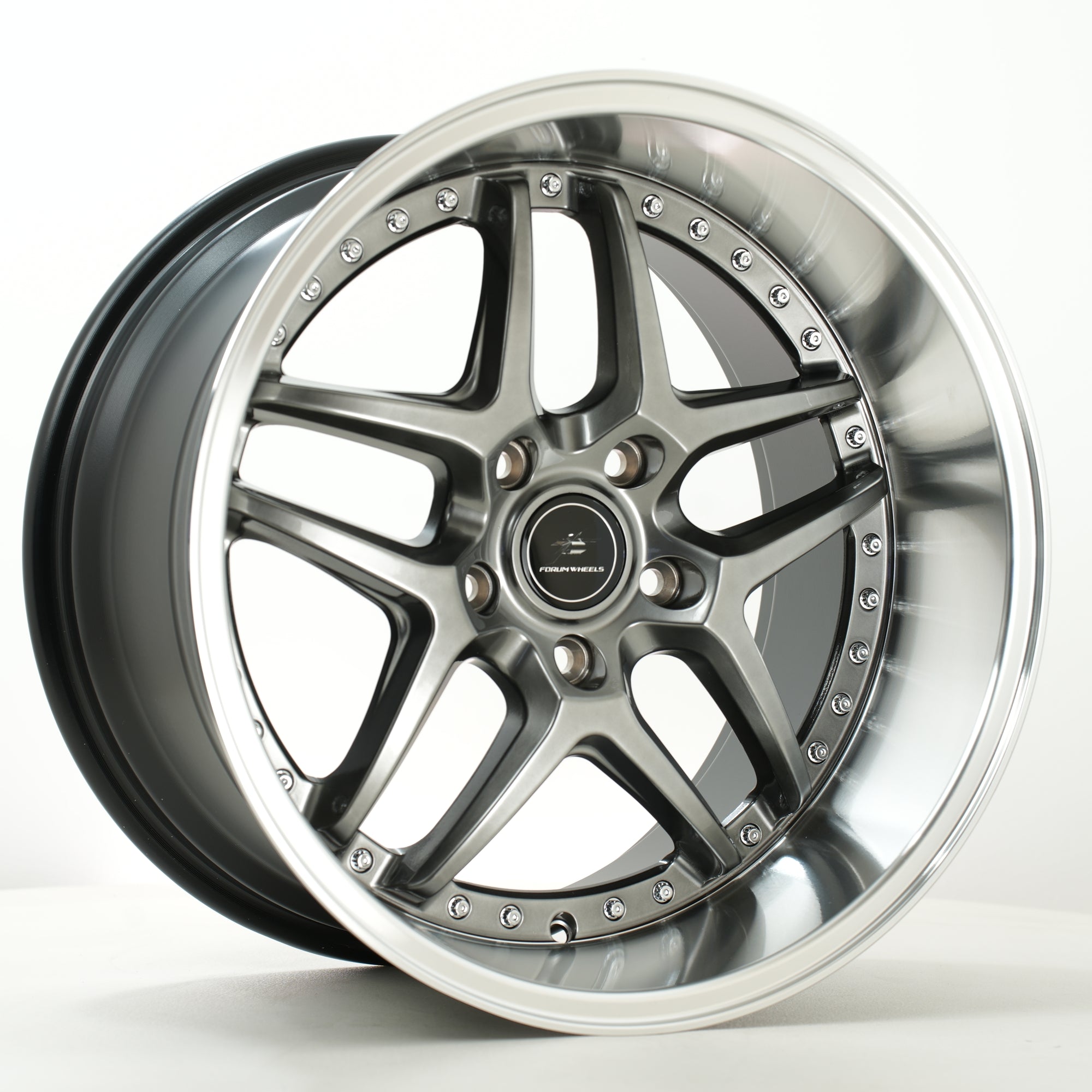 Forum Vice 18x10.5 5x114.3 ET22 RLHblack