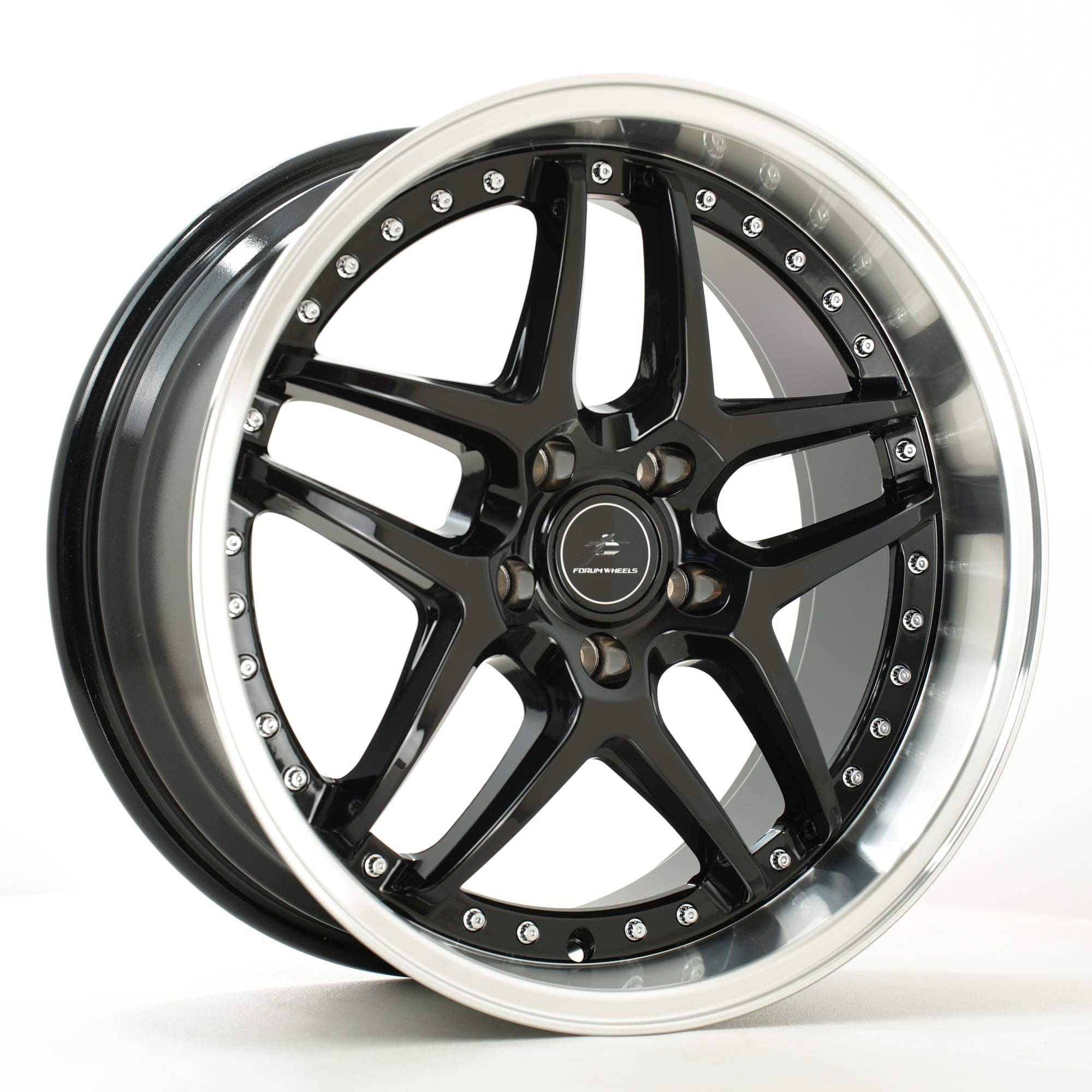 Forum Vice 18x8.5 5x114.3 ET25 RLBlack