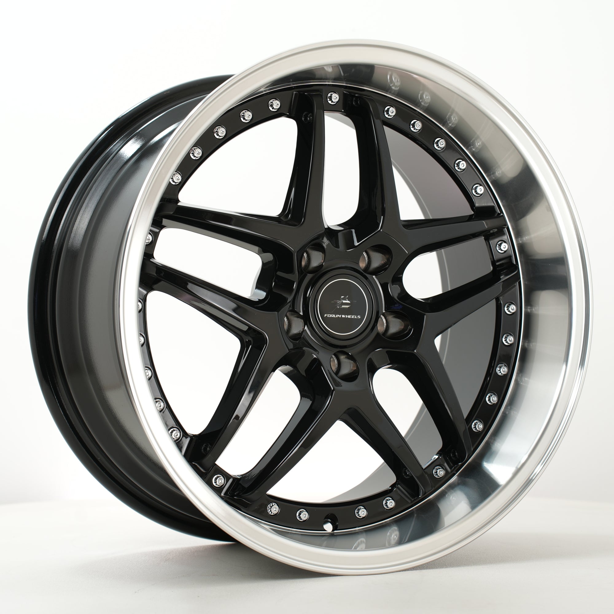 Forum Vice 18x9.5 5x114.3 ET30 RLBlack