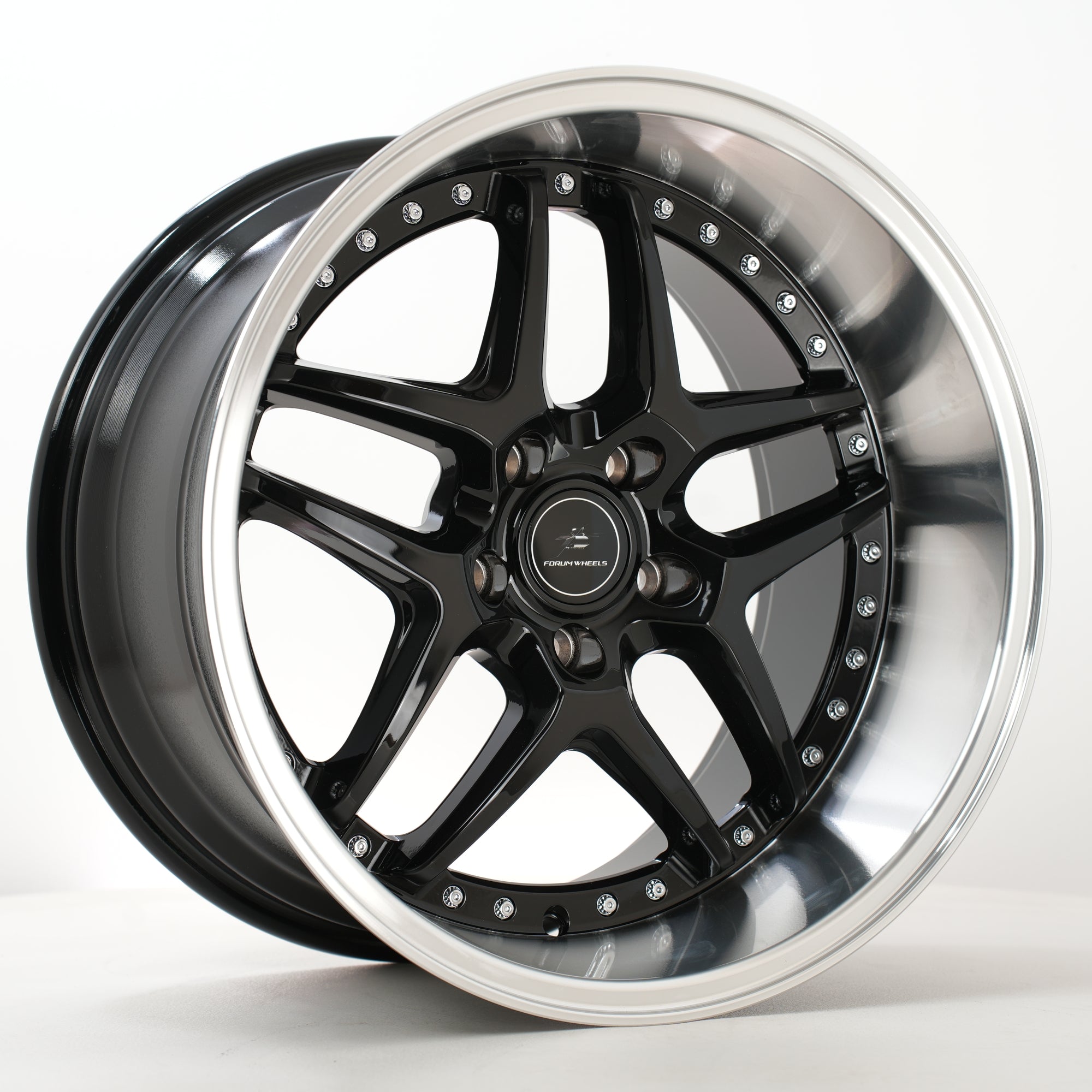 Forum Vice 18x10.5 5x114.3 ET22 RLBlack
