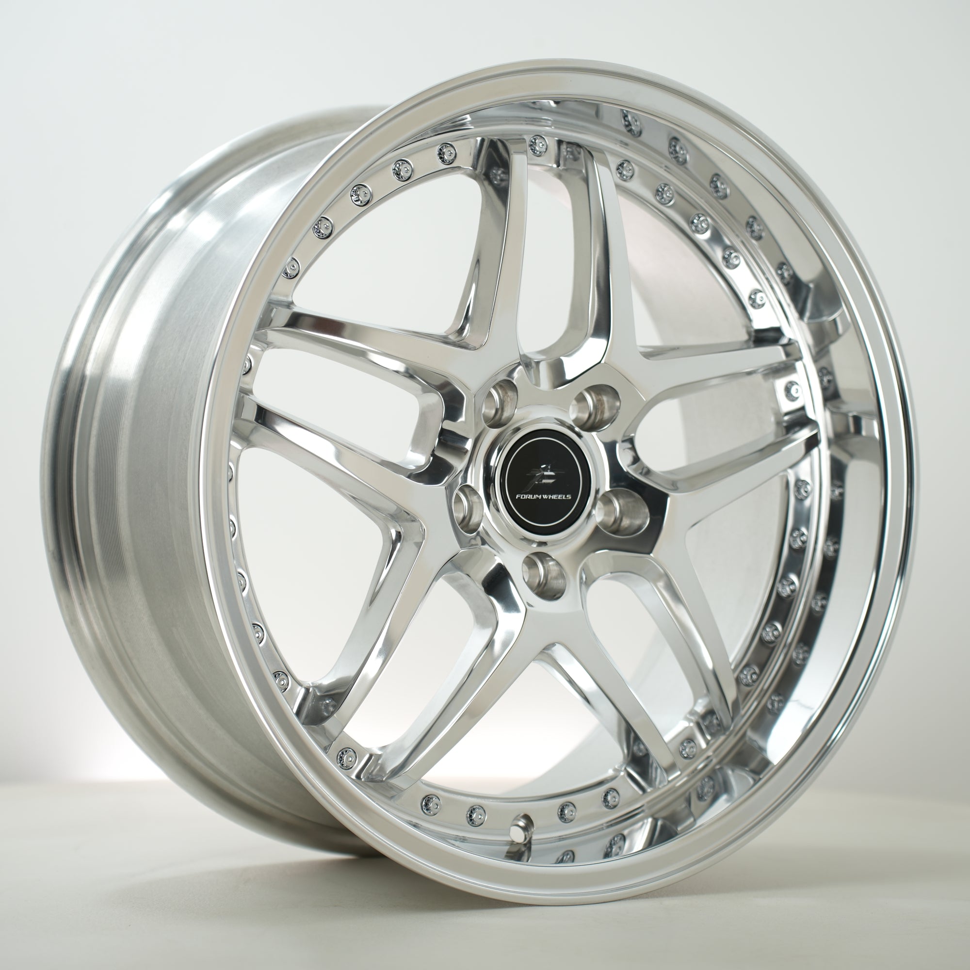 Forum Vice 18x8.5 5x114.3 ET35 FPol